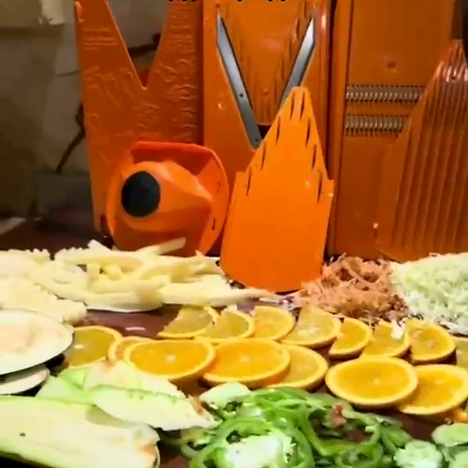 شرائح كوسا وخيار متساوية